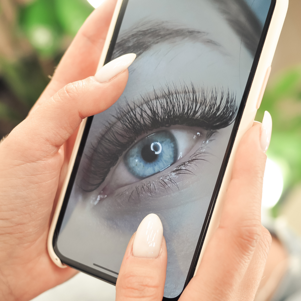 Apmācības skropstu pieaudzēšanā iesācējiem un strādājošiem meistariem ar treneri ar vairāk kā 20 gadu pieredzi.